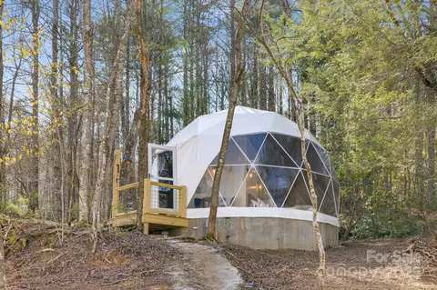 186 Meece Rd, Rosman, NC 28772
