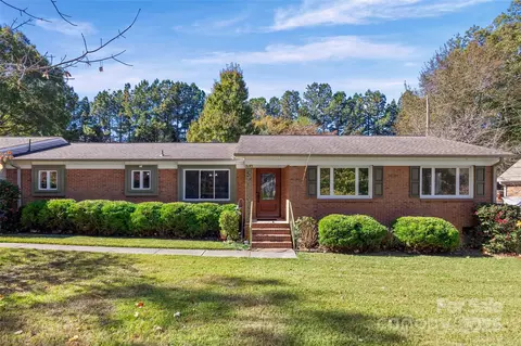 132 Greenbriar Dr, Matthews, NC 28104