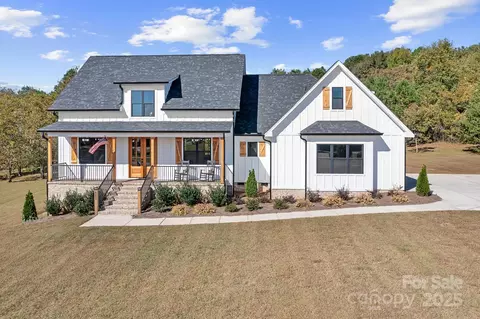 615 Sandycrest Dr, Cherryville, NC 28021