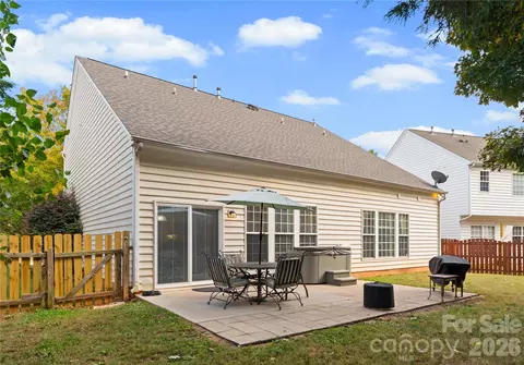 Exterior - 20127 Beard St, Cornelius, NC 28031 photo 5 of 9