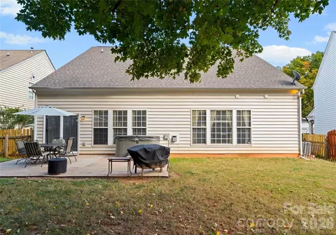 Exterior - 20127 Beard St, Cornelius, NC 28031 photo 3 of 9