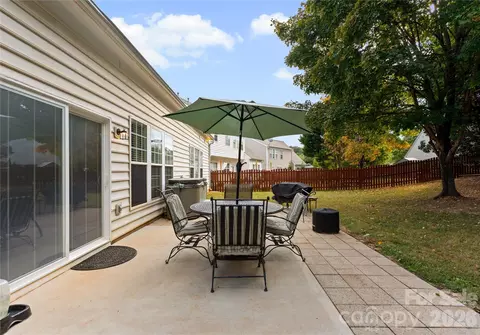 Exterior - 20127 Beard St, Cornelius, NC 28031 photo 7 of 9