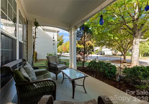 Exterior - 20127 Beard St, Cornelius, NC 28031 photo 2 of 9
