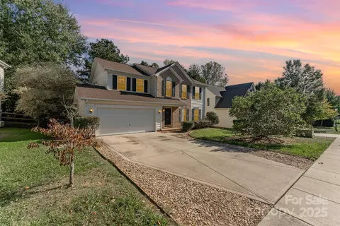 9824 Dauphine Dr, Charlotte, NC 28216