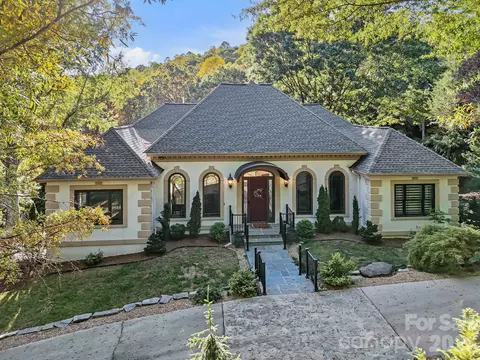 31 Ridge S Dr S, Hendersonville, NC 28739