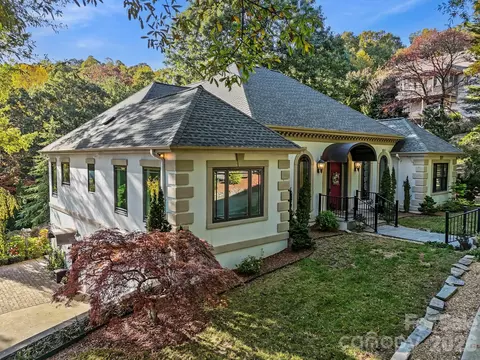 31 Ridge S Dr S, Hendersonville, NC 28739