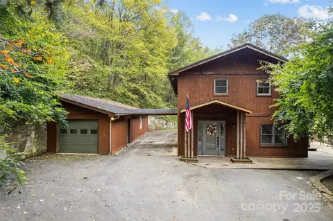 940 Haynes Cv, Clyde, NC 28721