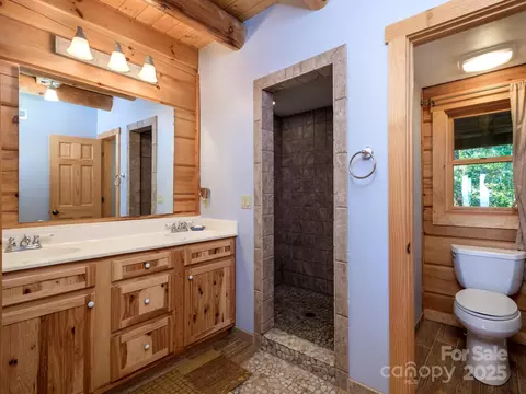 Bath - 212 Jayhawk Ln, Brevard, NC 28712 photo 1 of 3