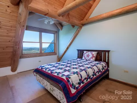 Bedroom - 212 Jayhawk Ln, Brevard, NC 28712 photo 2 of 3