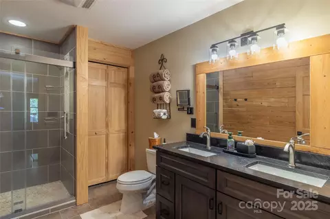 Bath - 905 Jay Bird Dr, Sylva, NC 28779 photo 1 of 3