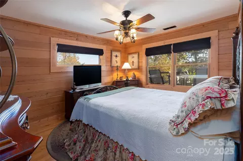 Bedroom - 905 Jay Bird Dr, Sylva, NC 28779 photo 2 of 2