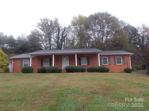 113 Eastwood Park Dr, Lenoir, NC 28645