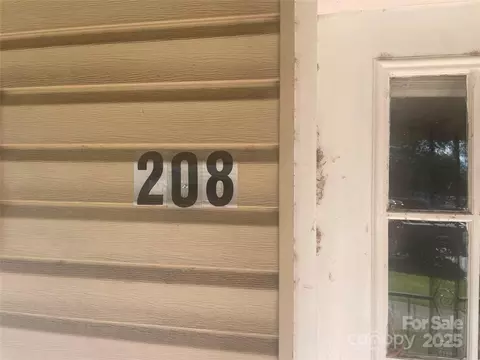 208 Virginia W Ave W, Bessemer City, NC 28016
