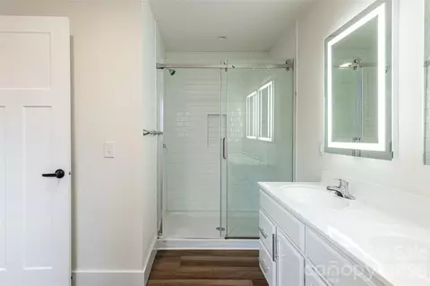 Bath - 204 Cascade Ridge Rd, Fairview, NC 28730 photo 3 of 5