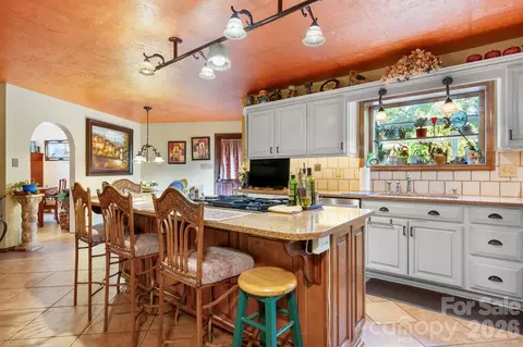 1750 5th Street Nw Dr NW, Hickory, NC 28601
