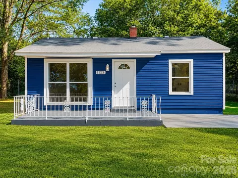 1123 Saratoga Dr, Charlotte, NC 28208