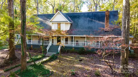 110 Amanda Dr, Matthews, NC 28104