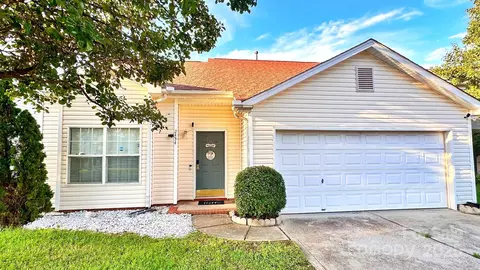2434 Summer Meadow Ct, Charlotte, NC 28216