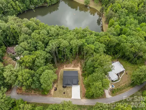 16 Forest Dr, Travelers Rest, SC 29690