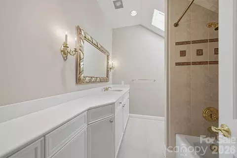 Bath - 3619 Links Ne Dr NE, Conover, NC 28613 photo 5 of 7