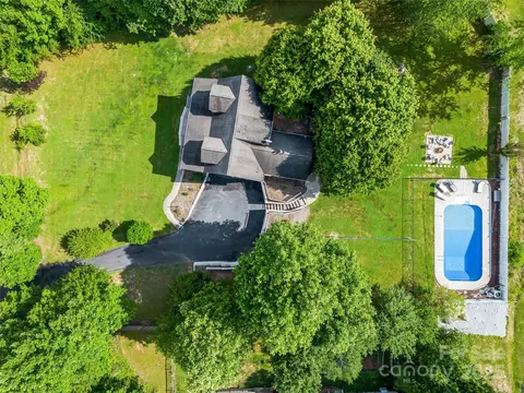 52 Creekside Dr, Fletcher, NC 28732