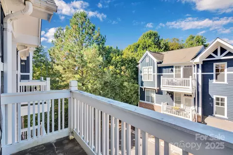 Exterior - 1525 Walnut View Dr, Charlotte, NC 28208 photo 3 of 6