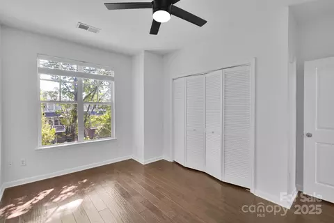 Bedroom - 1525 Walnut View Dr, Charlotte, NC 28208 photo 2 of 3
