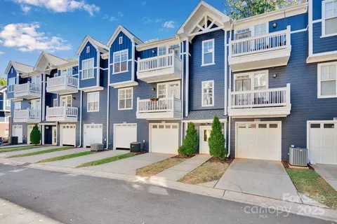 Exterior - 1525 Walnut View Dr, Charlotte, NC 28208 photo 4 of 6
