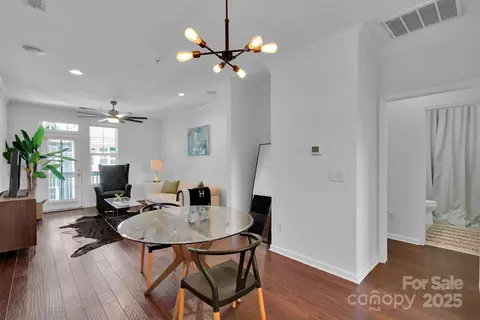 Living - 1525 Walnut View Dr, Charlotte, NC 28208 photo 3 of 3