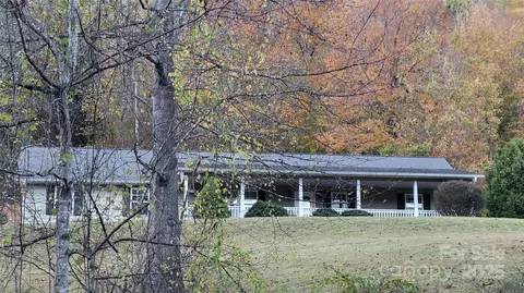 10 Blossom Dr, Burnsville, NC 28714