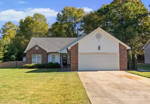 611 Emerson Dr, Mooresville, NC 28115