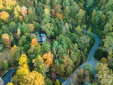 510 Sweetspire Rdg, Asheville, NC 28804