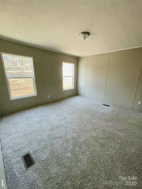 Bedroom - 33 Foxcroft Ln, Flat Rock, NC 28731 photo 4 of 4