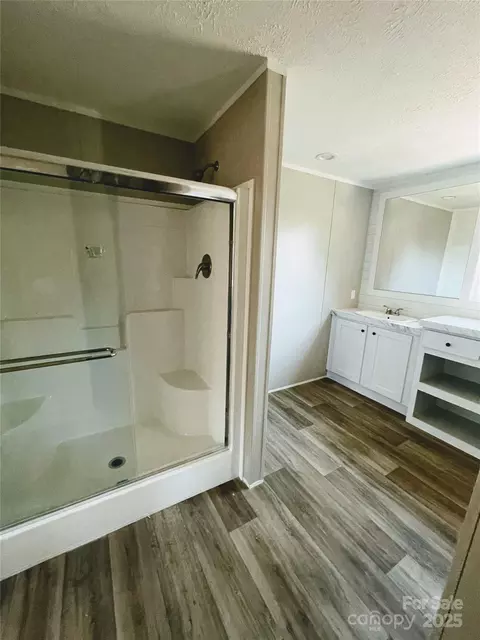 Bath - 33 Foxcroft Ln, Flat Rock, NC 28731 photo 1 of 1