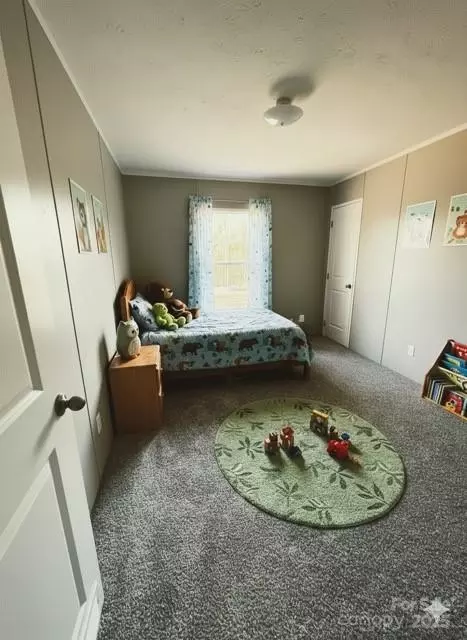 Bedroom - 33 Foxcroft Ln, Flat Rock, NC 28731 photo 2 of 4