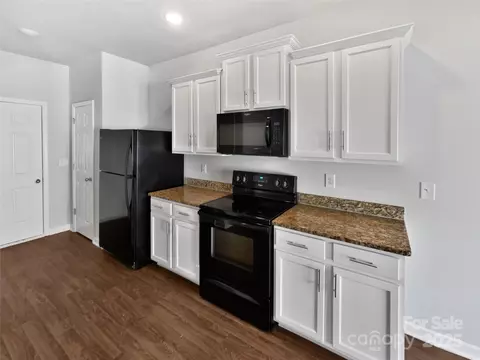 Kitchen - 2100 Boulder Ct, Gastonia, NC 28054 photo 2 of 2