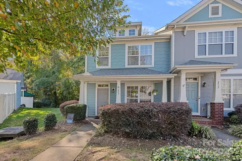 209 Hurston Cir, Charlotte, NC 28208