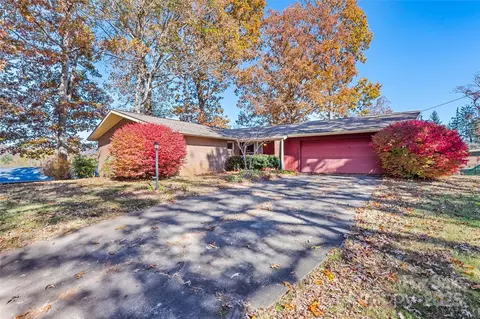 180 Oak Park Dr, Clyde, NC 28721
