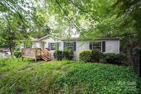6 Wisteria Ct, Asheville, NC 28806