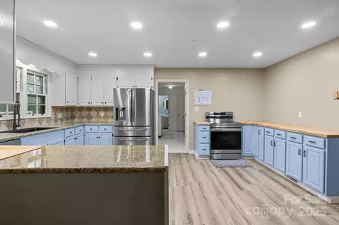 153 Larue Cir, Statesville, NC 28625