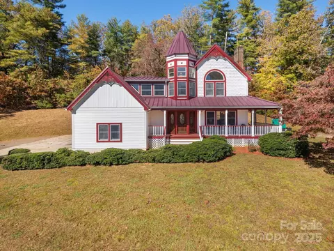 383 Ban The Blues Ln, Mars Hill, NC 28754