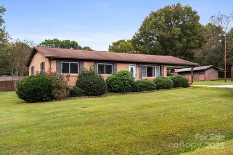 312 Hazelwood Cir, Statesville, NC 28625