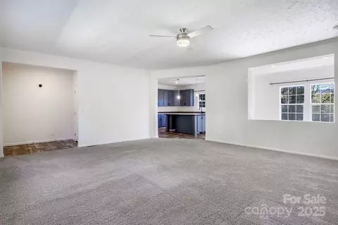 Living - 178 Spencer St, Clyde, NC 28721 photo 2 of 4