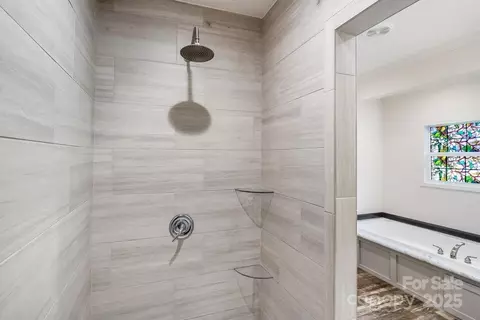 Bath - 178 Spencer St, Clyde, NC 28721 photo 3 of 5
