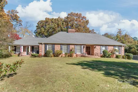 125 Great Oaks Ln, Charlotte, NC 28270