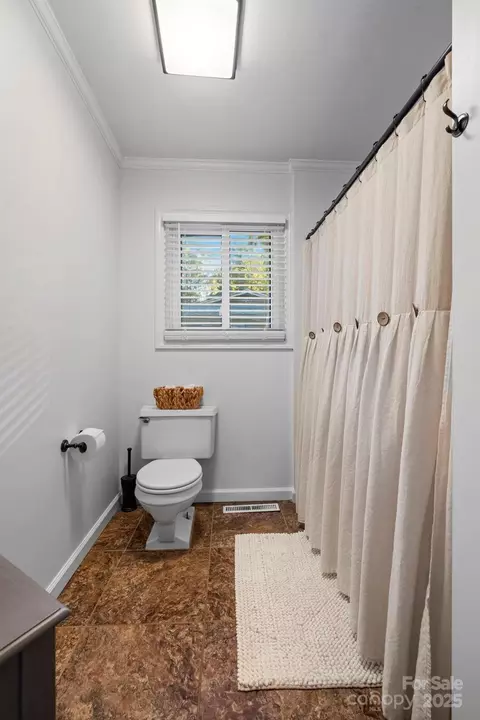 Bath - 807 15th Nw St NW, Conover, NC 28613 photo 3 of 3