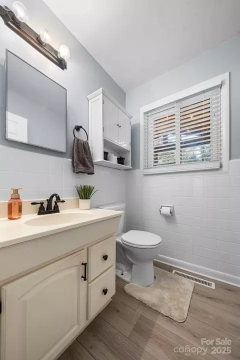 Bath - 807 15th Nw St NW, Conover, NC 28613 photo 1 of 3
