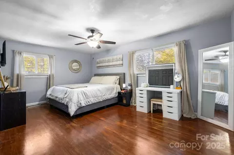 Bedroom - 807 15th Nw St NW, Conover, NC 28613 photo 3 of 7