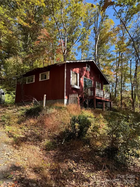 202 Lyndhurst Dr, Hendersonville, NC 28791