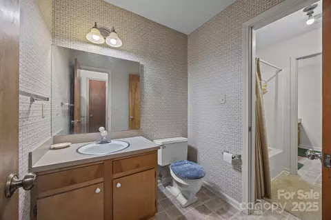 Bath - 720 Bee Tree Rd, Salisbury, NC 28146 photo 2 of 2